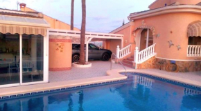 Casa Valdi, fantastic 4 bedroom house with private,heated swimming pool and barbecue, Quesada